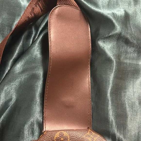 Louis Vuitton Brown Leather Avenue Slingbag NM